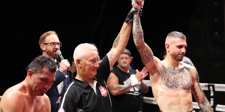 Laruccia remains undefeated with stunning knockout over Reyek