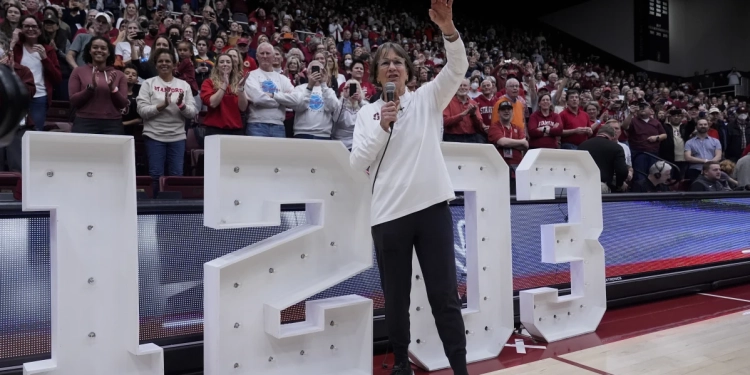 Tara VanDerveer retires as Stanford women’s hoops coach after setting NCAA wins record