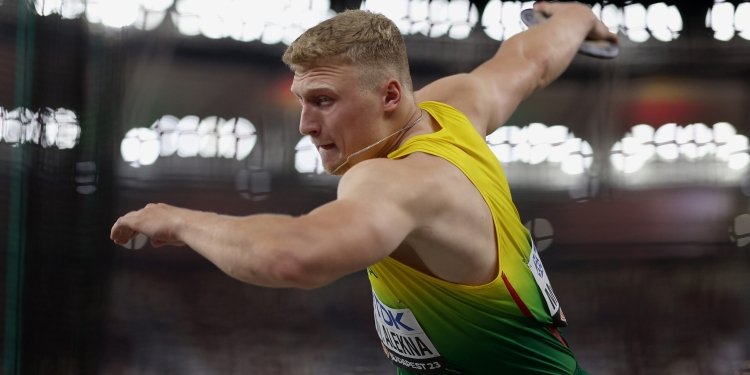 Alekna breaks discus world record with 74.35m in Oklahoma