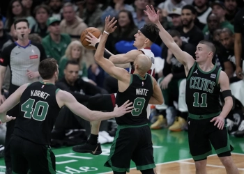 Luka Doncic scores 35 points, leads Mavericks to 123-93 victory and 3-2 series lead over Clippers