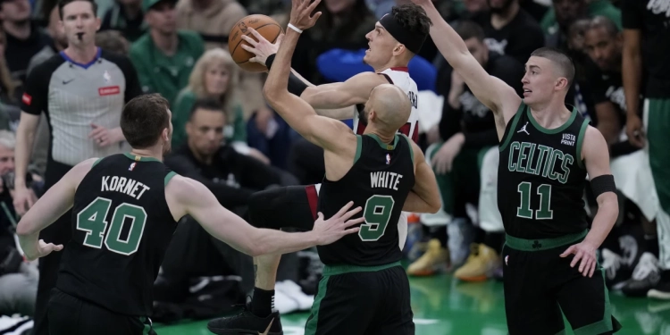 Luka Doncic scores 35 points, leads Mavericks to 123-93 victory and 3-2 series lead over Clippers
