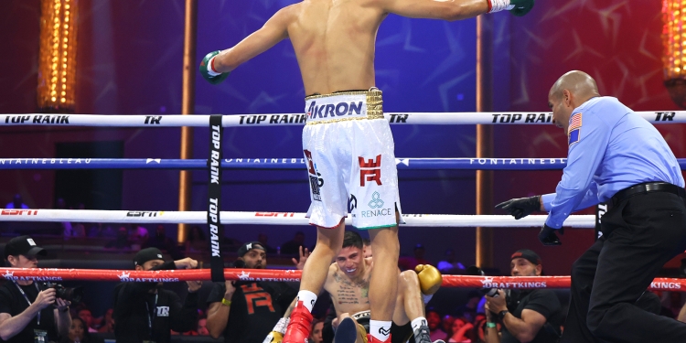 Rafael Espinoza stops Sergio Chirino, Cortes edges Nova