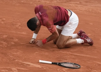 Novak Djokovic withdraws from the French Open with a knee injury, will lose No. 1 ranking