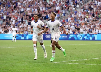 France set up World Cup repeat with Argentina in men’s quarter-finals