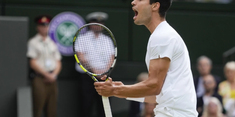 Carlos Alcaraz beats Daniil Medvedev to return to the Wimbledon final