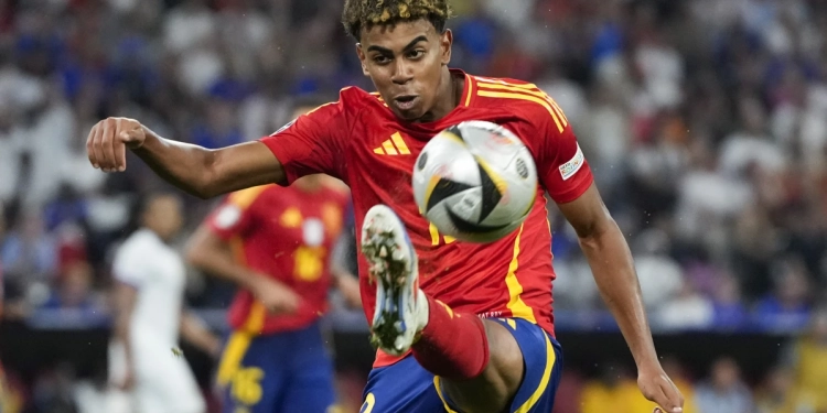 Sports fans rejoice: Wimbledon, Euro 2024 and Copa America finals make for a Super Sunday