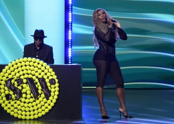 Serena Williams hosts an ESPY awards show celebrating landmark year for women’s sports