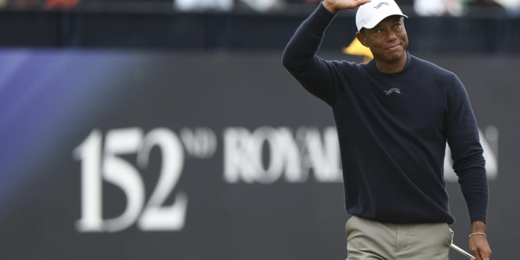 Tiger Woods ends his season by missing cut at the British Open