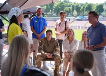 Sebastian Coe visits Ukrainian Championships and athletes, meets with President Zelenskyy
