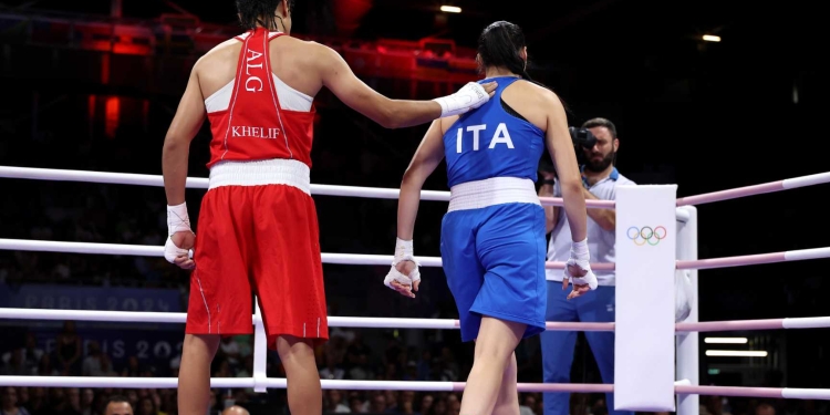 Italian boxer walks away from the ring causing a row over gender issue