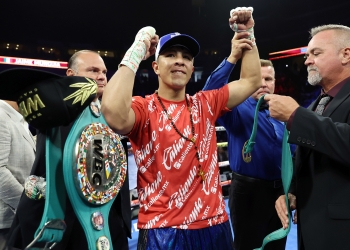 Jaime Munguia KOs Erik Bazinyan in super middleweight scorcher