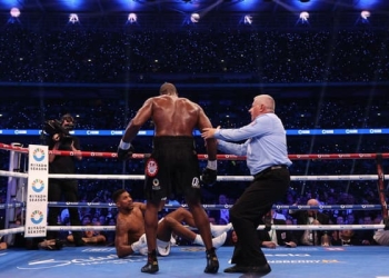 Dubois stops Joshua with stunning fifth-round knockout