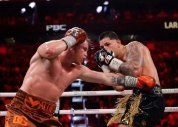 Canelo Alvarez drops Edgar Berlanga in round 3, bests by decision