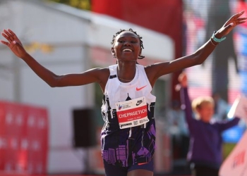 Chepngetich smashes world marathon record in Chicago with 2:09:56