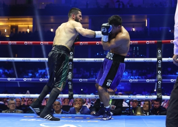 Beterbiev defeats Bivol to become undisputed light heavyweight world champ