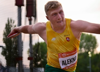 Alekna shatters discus world record with 75.56m in Ramona