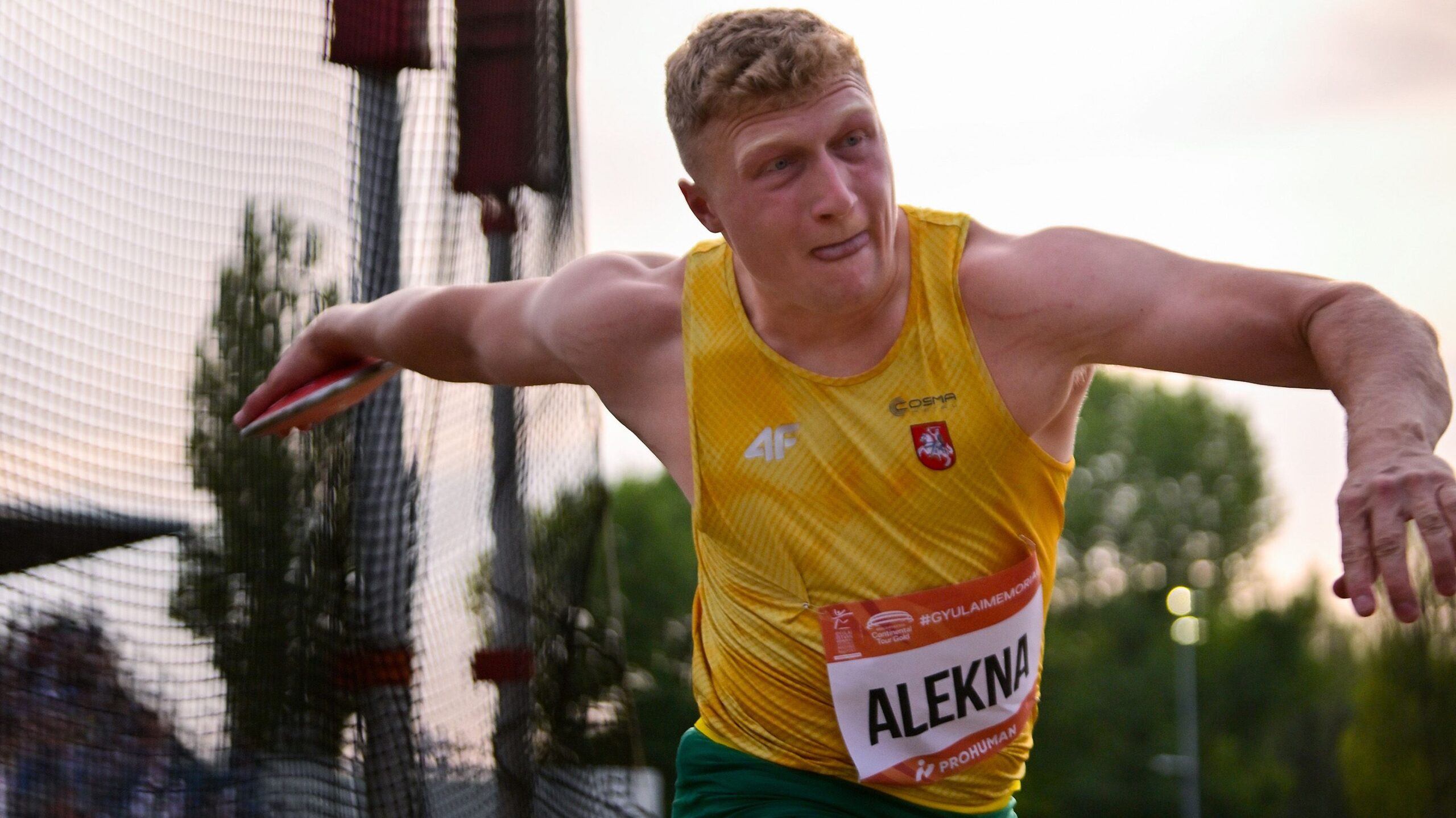 Alekna shatters discus world record with 75.56m in Ramona