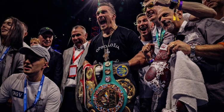 Usyk knocks out Dubois, reasserts heavyweight reign