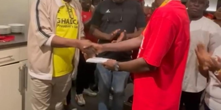 Sports Minister Kofi Adams motivates Kotoko with GH¢10k after President’s Cup success