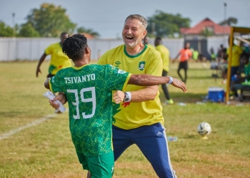 Aduana score late to beat leaders Gold Stars