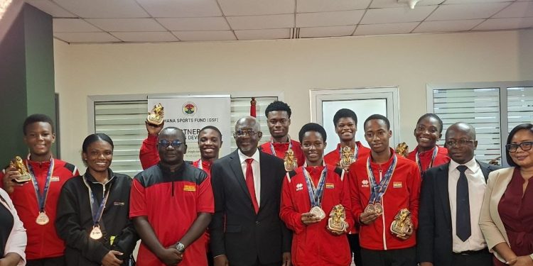 Golden Shuttlers receive rousing welcome after five-medal Cairo haul